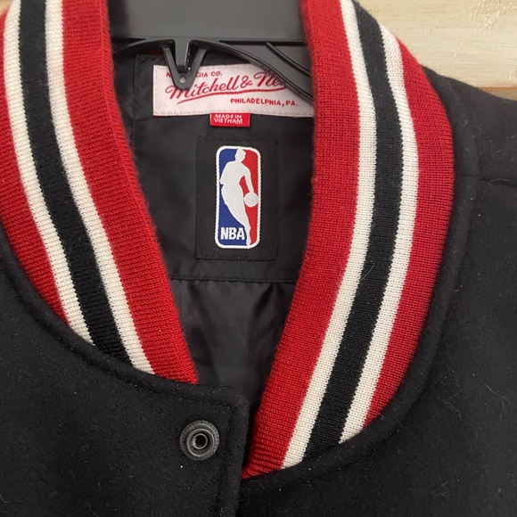 Raptors Mitchell & Ness Vest - Picture 4 of 5